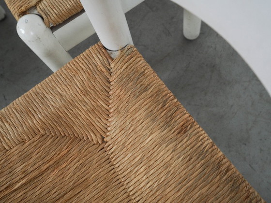 Image 1 of Conjunto de cuatro sillas de madera de haya, diseño italiano, década de 1980, fabricadas en Italia.