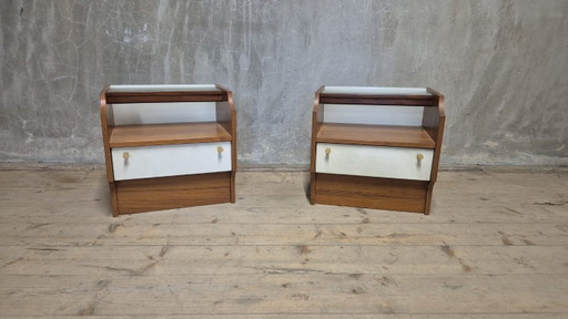 Par de mesitas de noche vintage de mediados de siglo, Checoslovaquia, 47 × 38 × 61 cm – buffetkasten, Wood (photo 2 of 11)