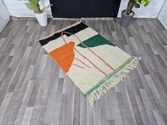 Image 1 of Alfombra tradicional marroquí hecha a mano de pura lana, tamaño 150/250 cm.