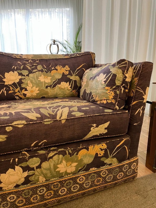 Un sofá verde azulado de 2,5 plazas