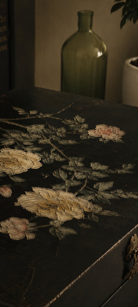 Image 1 of Mueble bar/dormitorio nupcial chino antiguo – Lacado en negro con relieve de nácar y esteatita.