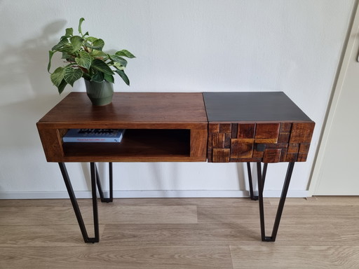 Console design avec tiroir en bois d'acacia et métal