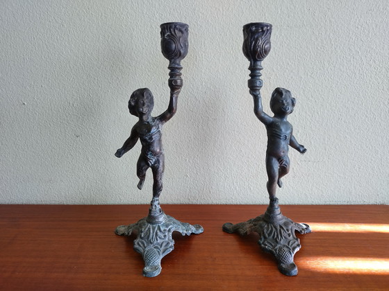Image 1 of Dos candelabros antiguos franceses en bronce
