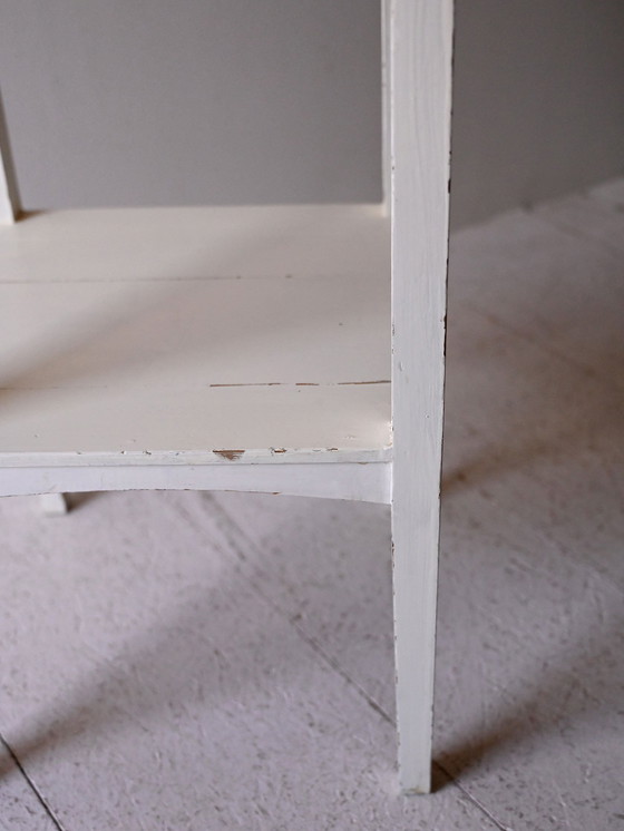 Image 1 of Paar mid-century Scandinavische witgeschilderde nachtkastjes