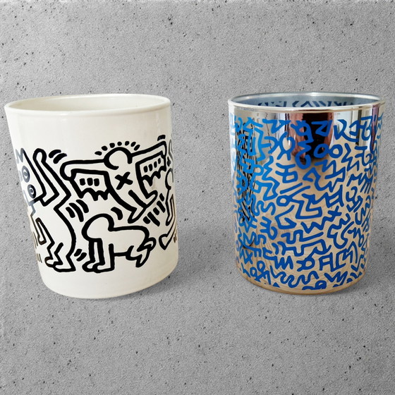 Image 1 of Dos jarrones firmados por Keith Haring - Cristal opalino - Estilo Pop Art