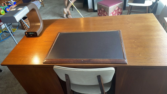Image 1 of Bureau en teck de style danois moderne du milieu du siècle