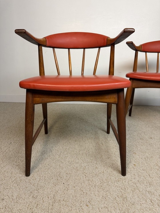 Image 1 of Par de sillones escandinavos de teca y piel sintética roja – década de 1960