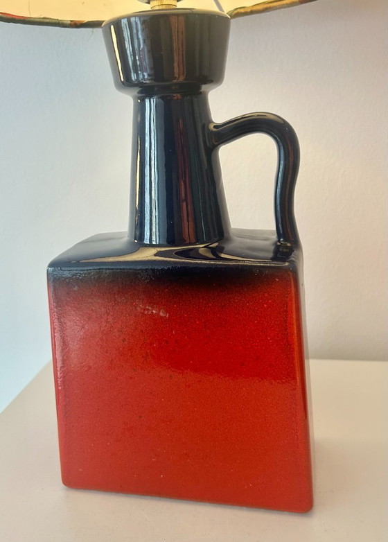 Image 1 of Een lamp in de vorm van een gerecyclede vaas, gemaakt van een zeldzame WGP-vaas van Walter Brecht.