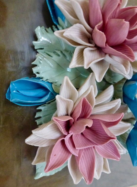 Image 1 of Quadro in porcellana d'epoca con fiori applicati molto finemente...,