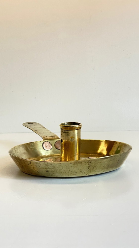 Image 1 of Antiker, niedriger Kerzenleuchter aus massivem Messing