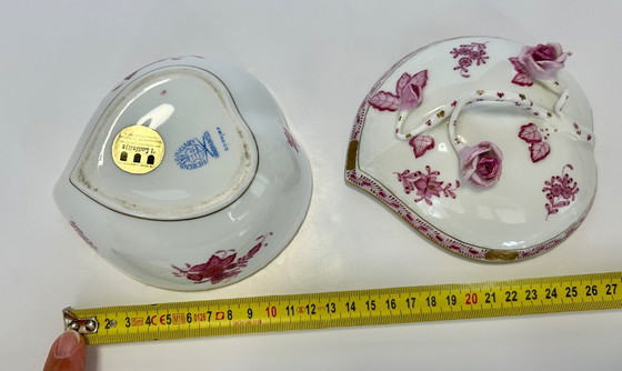 Image 1 of Bonbonnière handgeschilderde porselein  van het Hongaarse merk Herend  Apponyi Purpur 