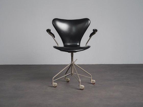 First Edition Arne Jacobsen Model 3217 Office Chair for Fritz Hansen, Denmark, 1950s, Metal, Silver, Vintage (photo 2 of 12)