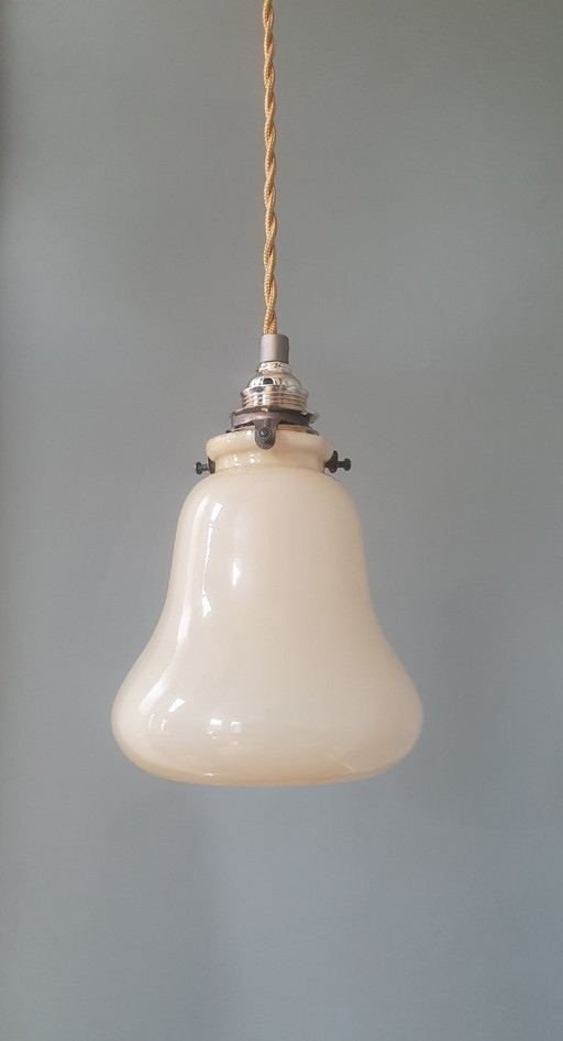 Suspension vintage - verre opalin - forme de poire