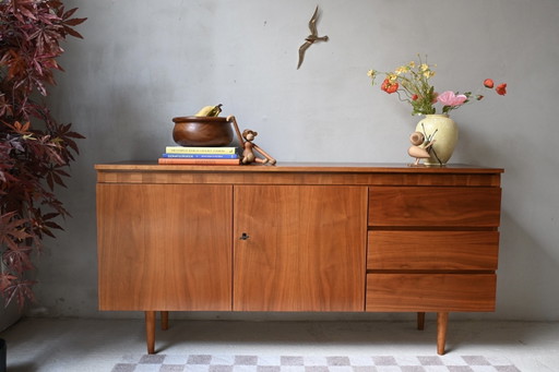 Cooles Sideboard aus Teakholzfurnier