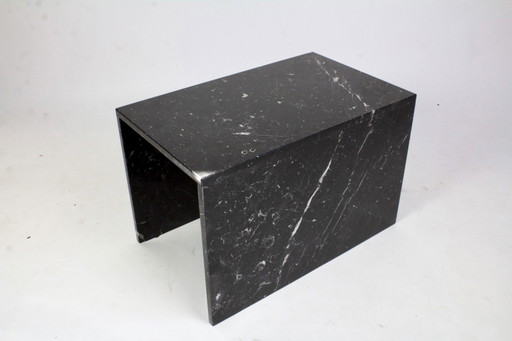 Couchtisch aus schwarzem Marmor
