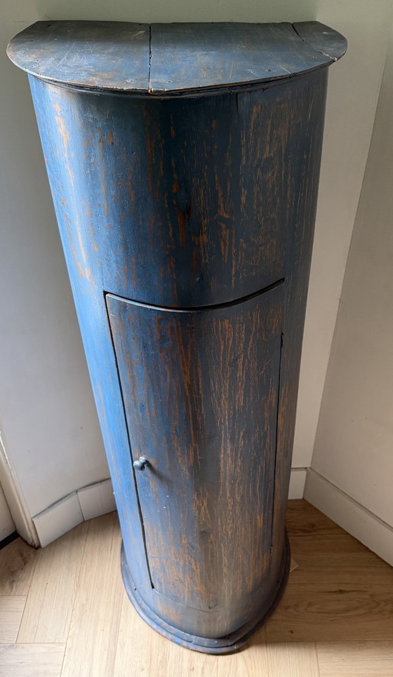 Antique Bow-Front Corner Cabinet in Original Blue Paint, 18th/19th Century – Kasten, Wood (photo 10 of 16)