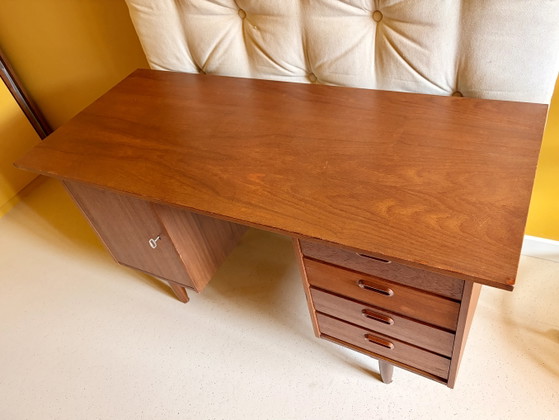 Image 1 of Scrivania danese vintage in teak, design di metà secolo degli anni '60.