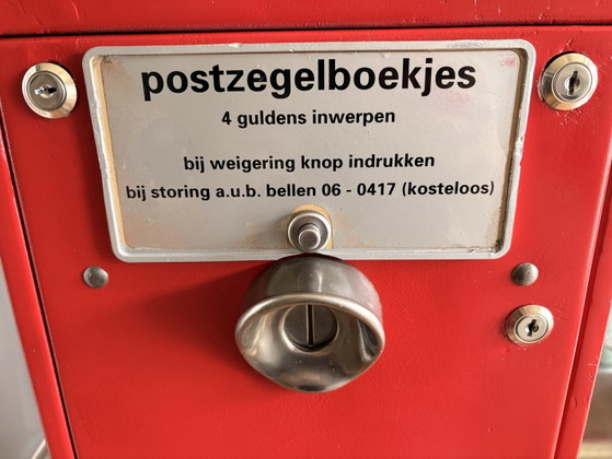 Image 1 of Postzegelboekjes-automaat (werkend !)