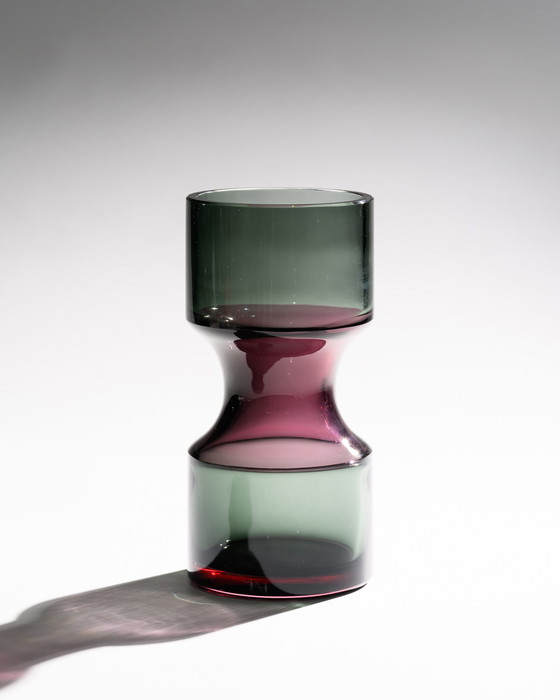 Image 1 of Zeldzame glazen vaas van Tapio Wirkkala Rosenthal met sculpturaal ontwerp, model 2515, gesigneerd.