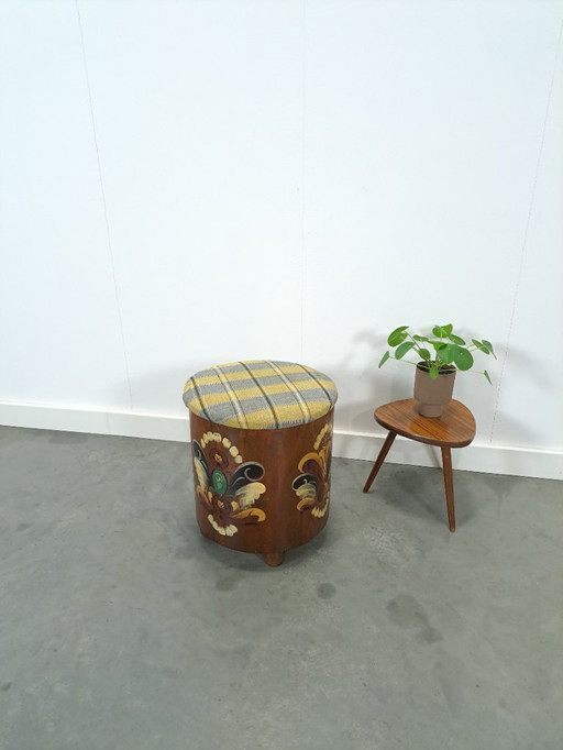 Tabouret de rangement en bois de Suède