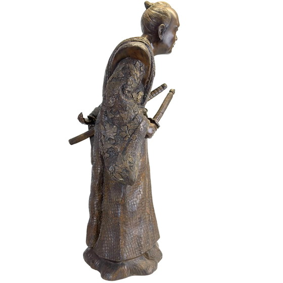 Monumental Estatua Antigua Japonesa de Bronce de un Samurai / Daimyo – Período Meiji (92 cm) – 34.2 kg (photo 6 of 11)