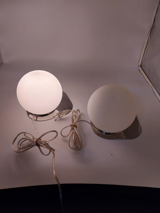 1 set di 2 lampade da tavolo Philips con sfera opalina e cromo anni '90