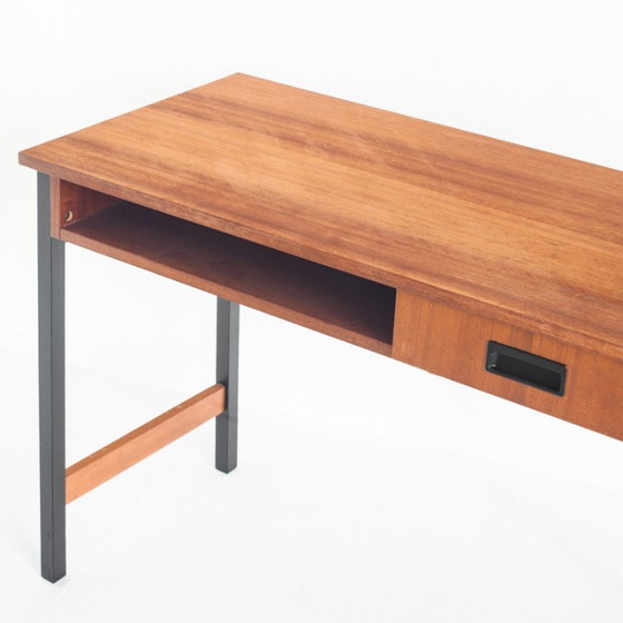 Escritorio antiguo de un cajón. Chapa de caoba y madera maciza de haya. Francia, década de 1960. – Wood (photo 8 of 10)