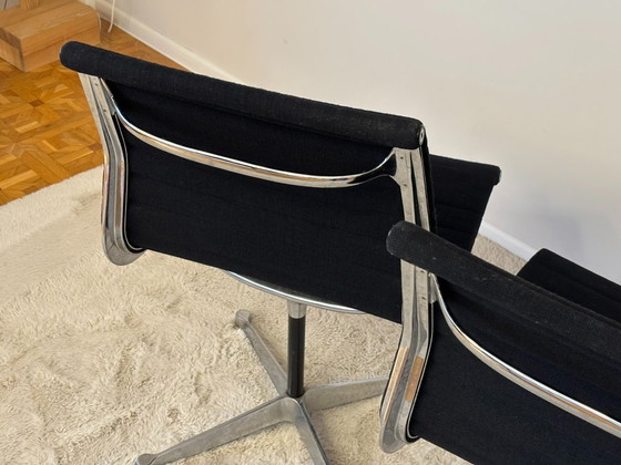 Image 1 of Chaises en aluminium modèle EA 105, conçues par Eames pour Herman Miller, années 1970, lot de 2