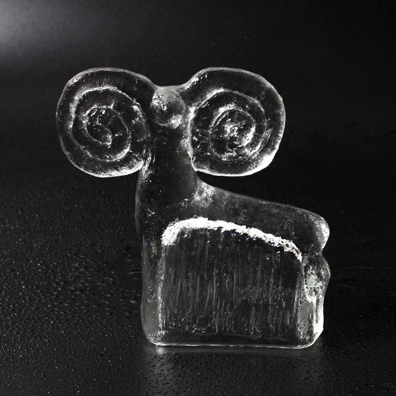 Image 1 of Statua vintage in vetro pressato di ariete / Glass Union / Rudolfova Hut / Repubblica Ceca / 1971