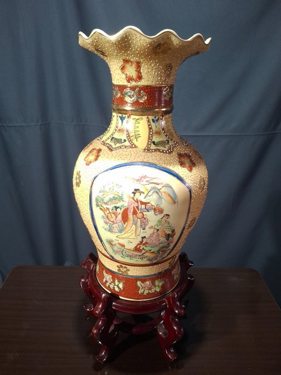 Image 1 of Large polychrome Chinese vase, 45 cm