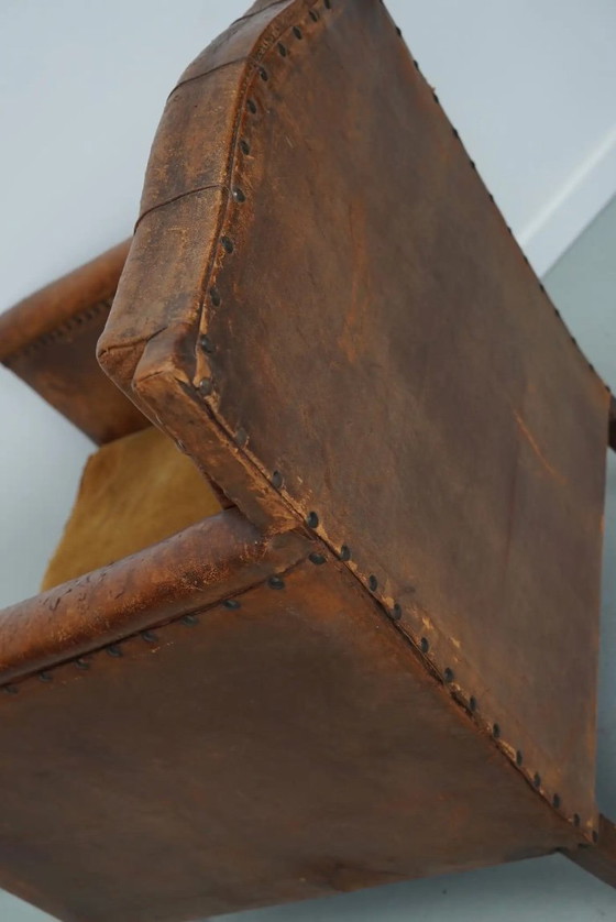 Image 1 of Antieke Franse cognackleurige leren clubfauteuil met knooprug