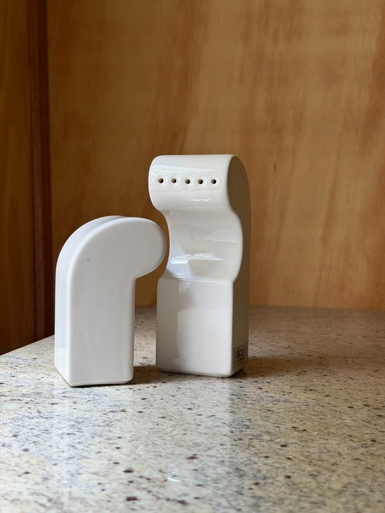 Pino Spagnolo per Sicart Italy Saliera e pepiera - Set in ceramica "abbracciante" anni '70 Space Age - (photo 6 of 20)