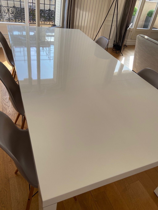 Wit gelakte tafel voor 10 personen