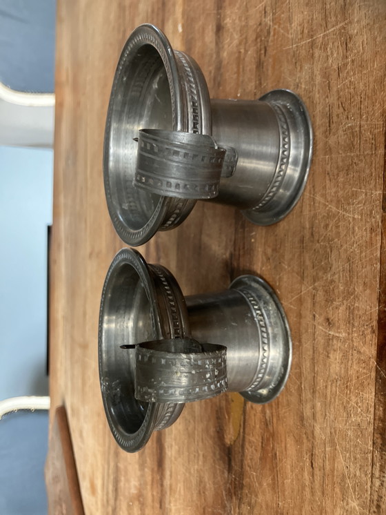 Image 1 of Noorse tinnen kandelaars