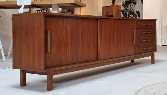 Image 1 of buffet du milieu du siècle