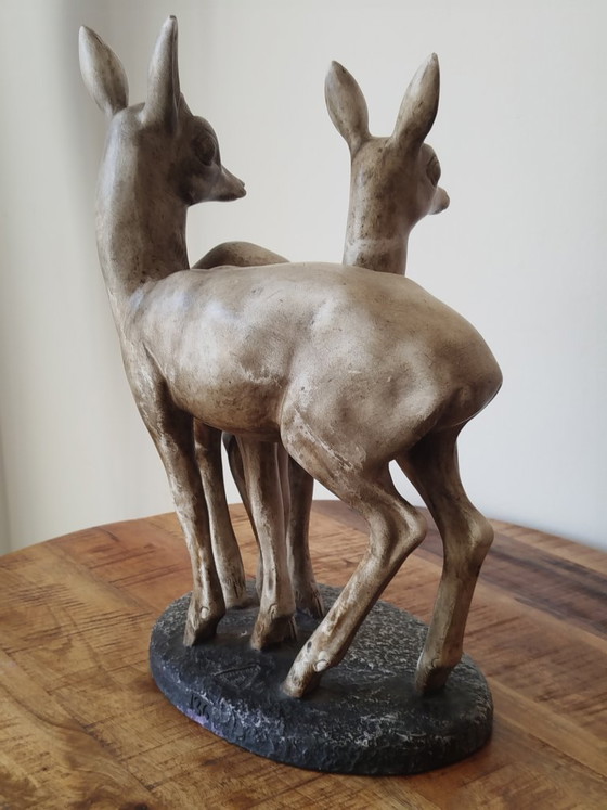 Bellissima scultura in gesso in stile Art Déco raffigurante una coppia di caprioli (circa 1930-40). (photo 5 of 15)