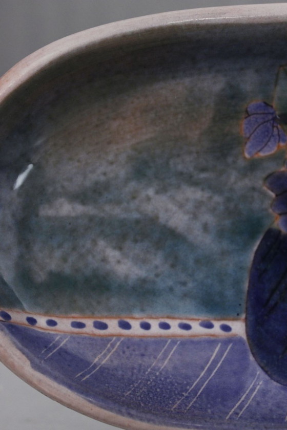 Image 1 of Robert & Jean Cloutier - Plato con decoración floral, Francia, mediados del siglo XX.