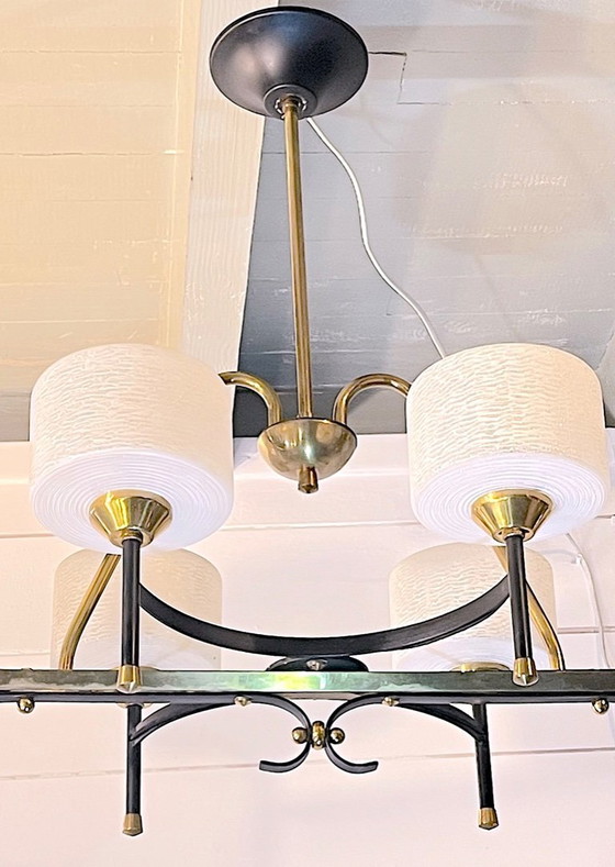 Image 1 of Maison Arlus, Lámpara de araña de mediados de siglo, latón y cristal opalino, Francia 1950