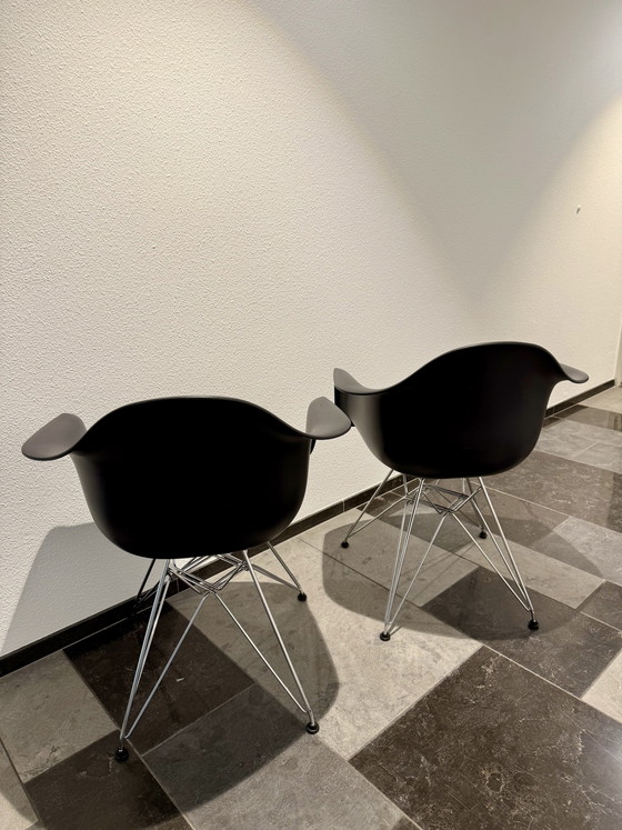2x Vitra Eames DAR Fauteuils – Plastic, Chrome (photo 3 of 5)