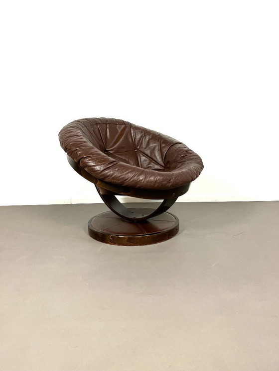 Image 1 of Lounge-Sessel im Space-Age-Stil mit drehbarem Fuß und Lederbezug, 1970er Jahre