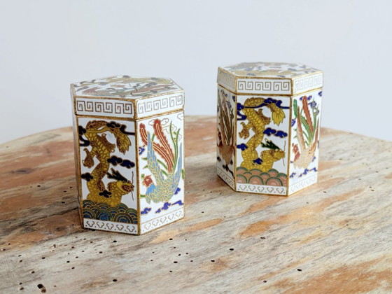 Image 1 of Set van 2 cloisonné doosjes met draak en feniks, wit emaille, vintage Chinese decoratie