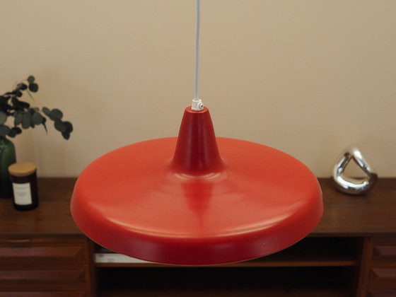 Lampada a sospensione industriale danese in metallo rosso, design moderno scandinavo, anni '60 (photo 4 of 12)