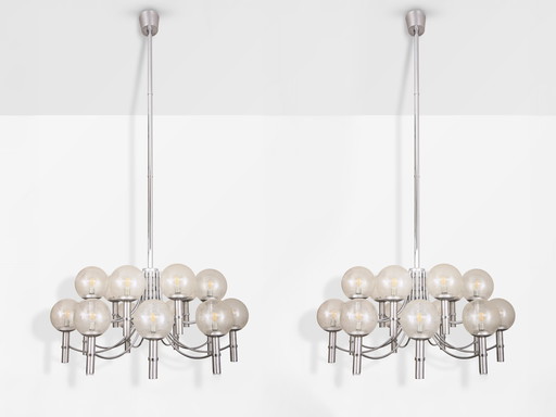 Paar unieke Veronese kroonluchters 65 inch staal Murano glas 1970