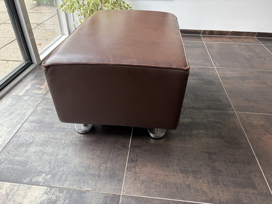 Image 1 of Drie Gelderland 4800 stoelen en poef bekleding leer