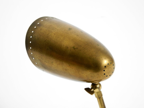 Image 1 of Lampe de table en laiton, rare et exceptionnelle, de style moderne du milieu du siècle.