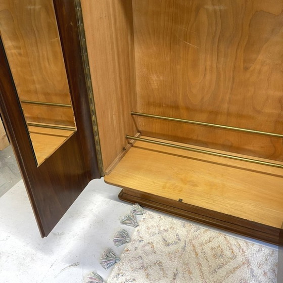 Image 1 of Elegante armadio vintage di metà secolo a 4 ante con appendiabiti e gambe