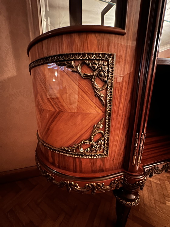 Image 1 of Vitrine JP Ehalt (Vitrine argentée) - Style Louis XIV - Vintage années 70 - Meubles Ehalt
