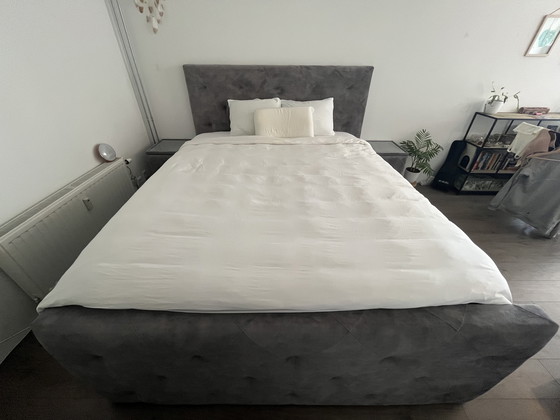 Image 1 of Custom Swiss Sense boxspring met opbergruimte + bijbehorende nachtkastjes