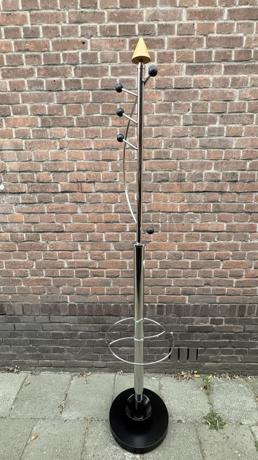 Garderobe im Weltraumzeitalter – kapstokken, Metal, Plastic (photo 2 of 5)