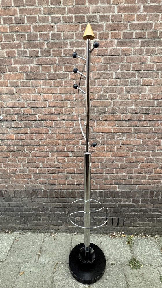 Garderobe im Weltraumzeitalter – Kleiderständer, Metal, Plastic (photo 2 of 5)
